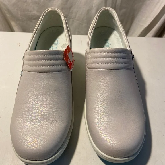 Infinity by Cherokee taupe metallic  color work clogs size 9 NWT - Picture 2 of 7